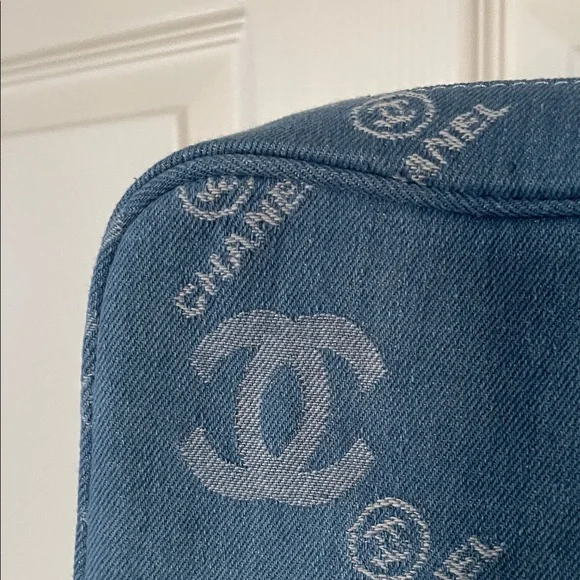 Chanel Beaute Makeup Denim Blue Crossbody Pouch Bag - Picture 8 of 16
